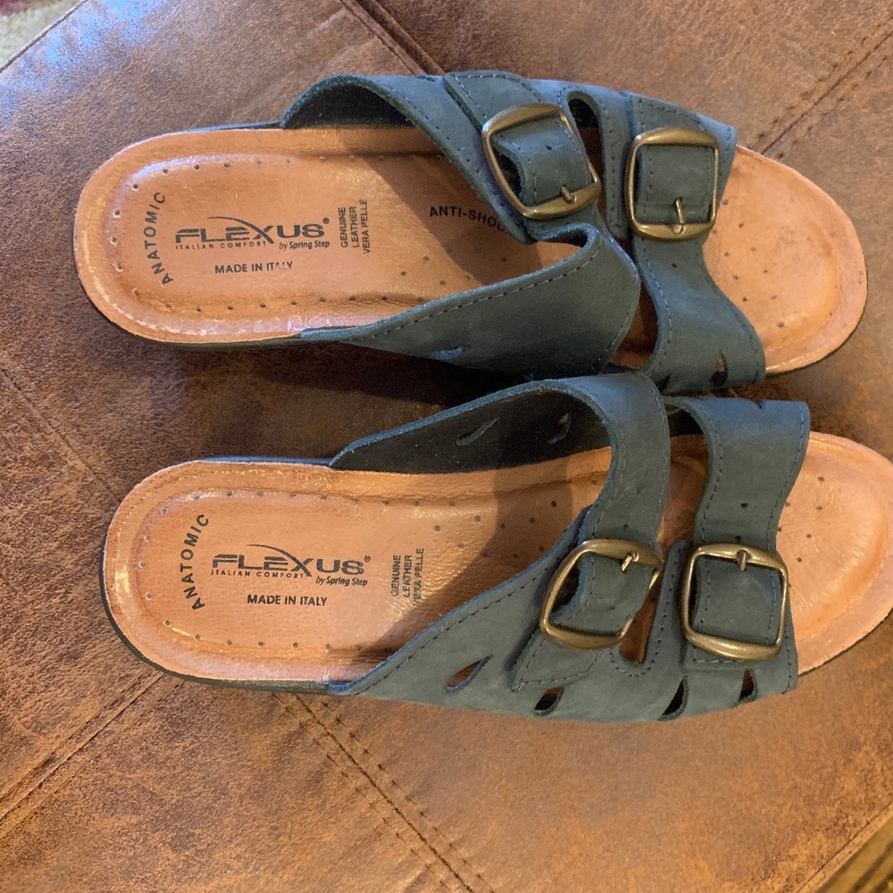 FlexUs by Springstep blue leather slides